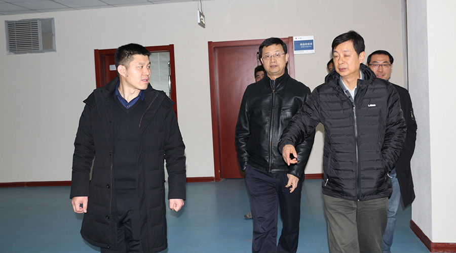 安徽省科技廳副廳長(zhǎng)朱建基一行蒞臨安徽九洲方圓制藥有限公司檢查指導(dǎo)工作