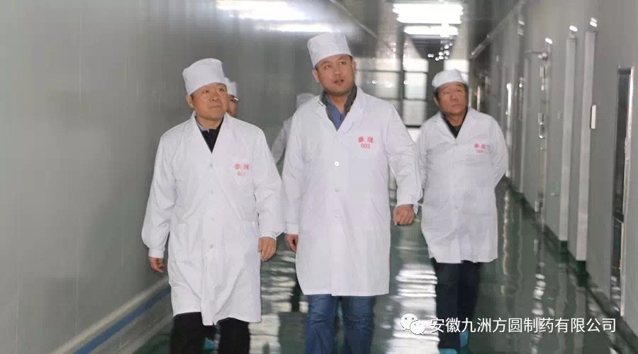 市藥監(jiān)局彭殿偉、市政府副秘書長(zhǎng)張磊到廠調(diào)研我公司配方顆粒準(zhǔn)備工作