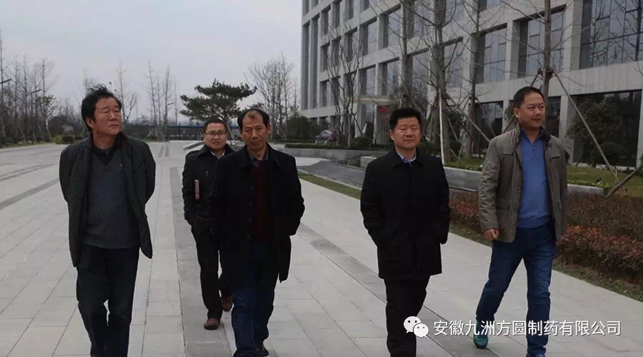 市藥監(jiān)局彭殿偉、市政府副秘書長(zhǎng)張磊到廠調(diào)研我公司配方顆粒準(zhǔn)備工作